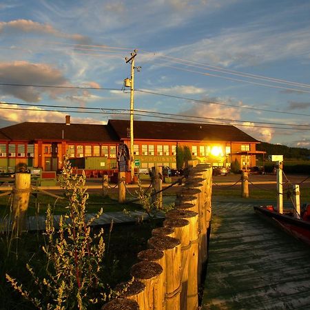 Auberge Internationale La Vieille Ecole Sainte Anne-des-Chênes المظهر الخارجي الصورة